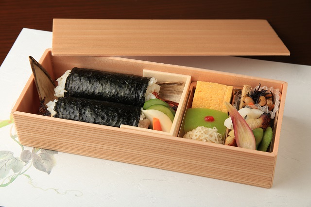 天むす弁当 2,000円(税込2,160円)